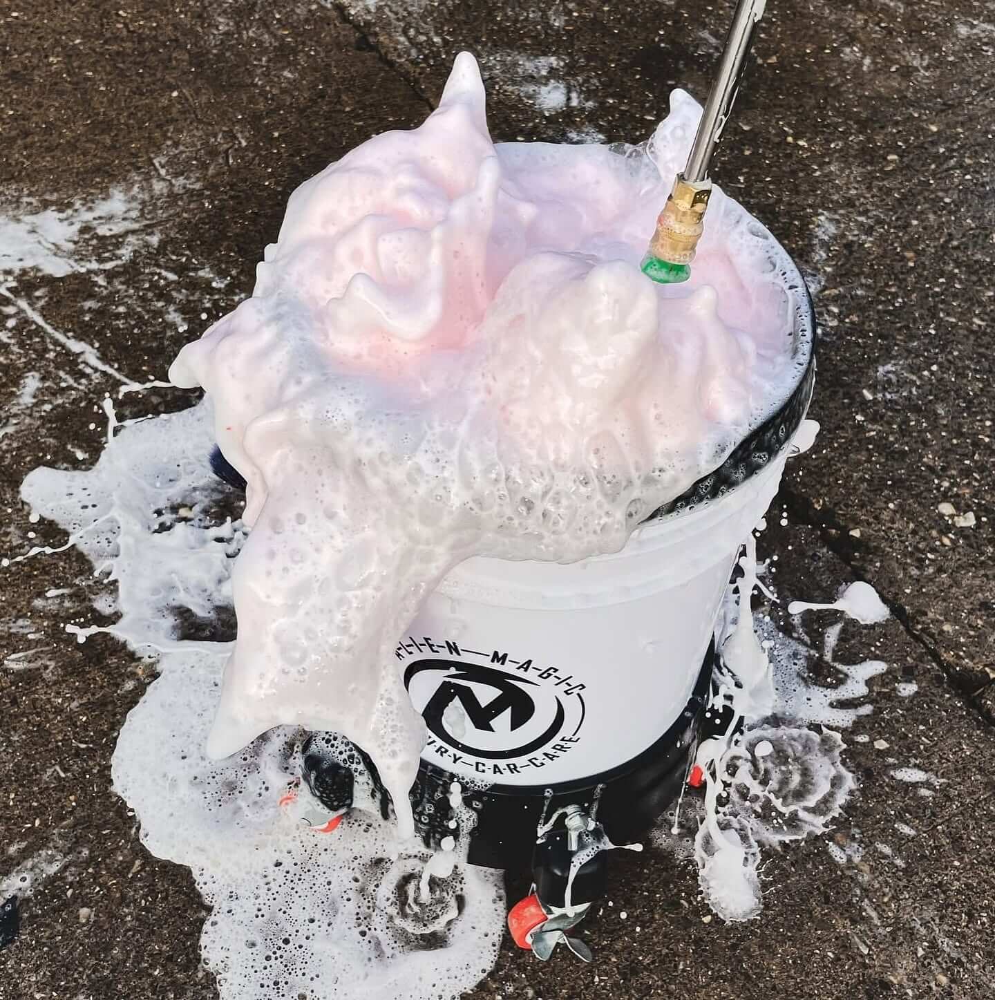 Two bucket car wash method using Alien Magic shampoo